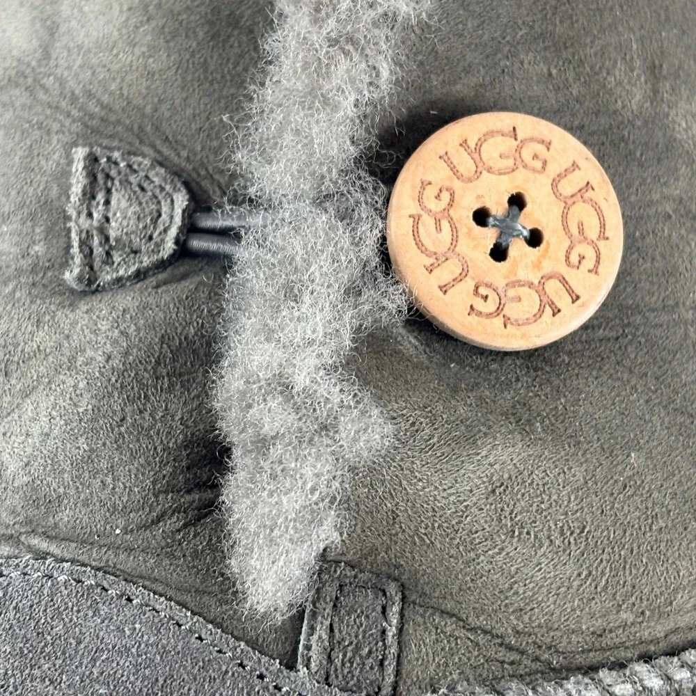 UGG Bailey Button Boots Women 7 Olive‎ Green Suede Shearling 5803 Gorpcore Cozy
